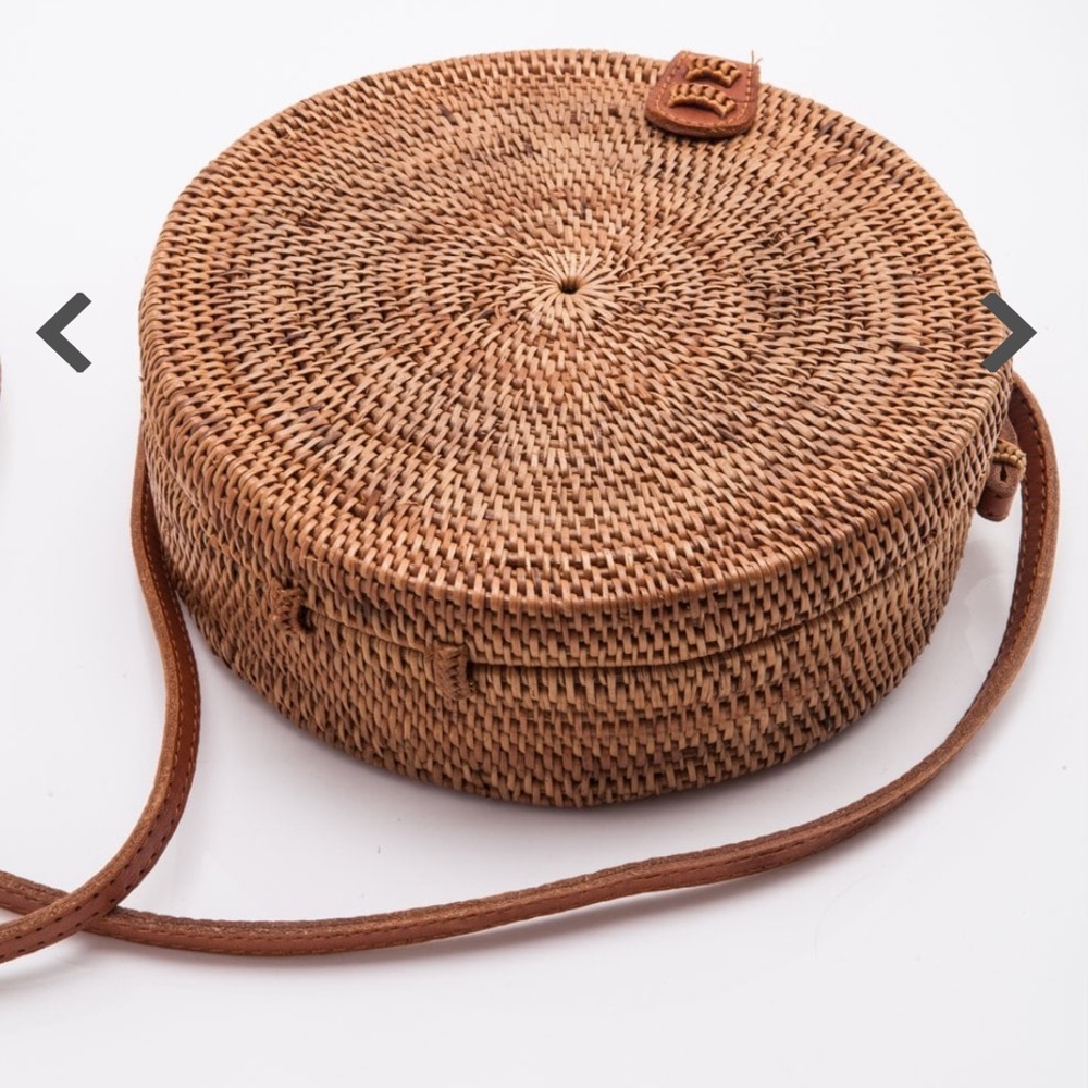 STREET LEVEL Round Rattan Crossbody Bag - Picture 4 of 7